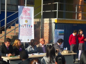 Los niños y las niñas tuvieron la palabra en la firma del Pacto de Movilidad segura.