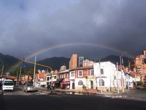 Arco iris y cambios. Las nuevas realidades van apareciendo en el camino (Foto: Guillermo Camacho-Cabrera)